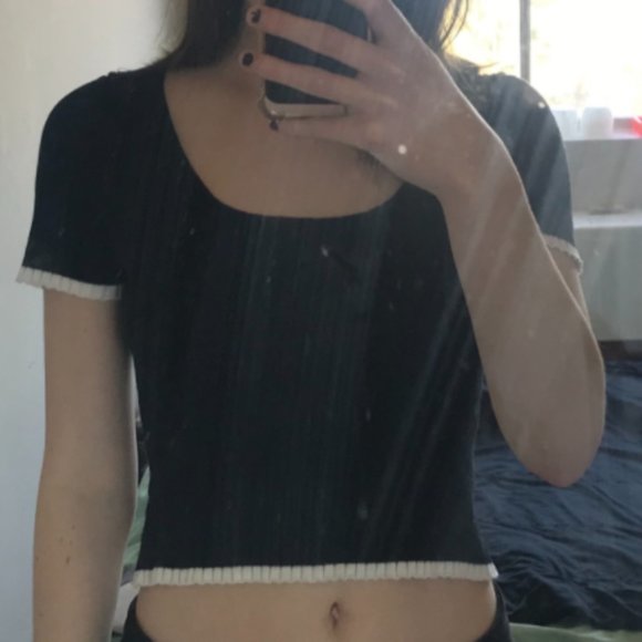 Lulu's black crop top with white edging - Picture 2 of 2